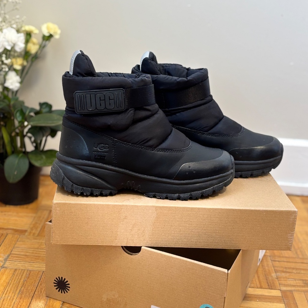 UGG boots - Picture 3 of 3
